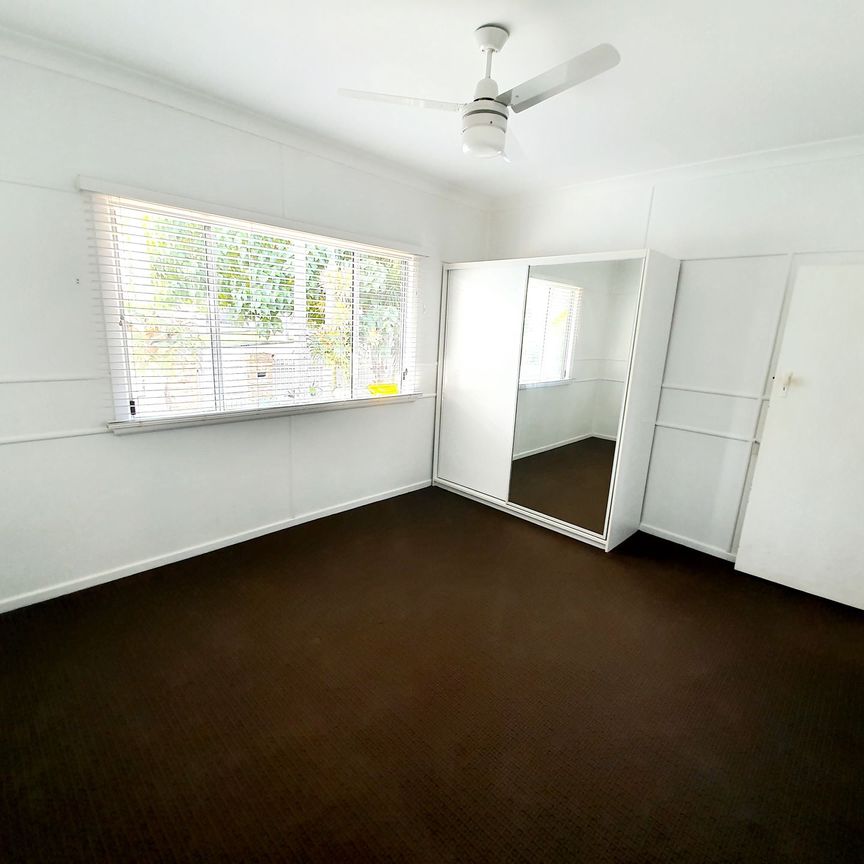 Scarborough 5 Bedroom Home -18 Month Lease - 6 Months at $750 Then 12 Months at $800! - Photo 1