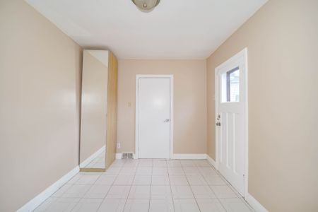 For Lease - 1378 Danforth Avenue Unit# Room 3, Toronto, Ontario - Photo 5