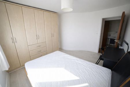 2 bedroom Flat To Let Total Size: 840 SQ FT - Photo 4