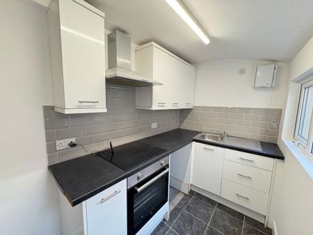 3 bedroom terraced house to rent - Photo 5