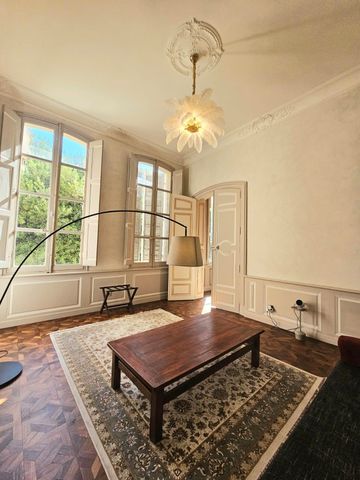 Location Appartement Aix-en-Provence 7 Pièces 250 m² - Photo 3