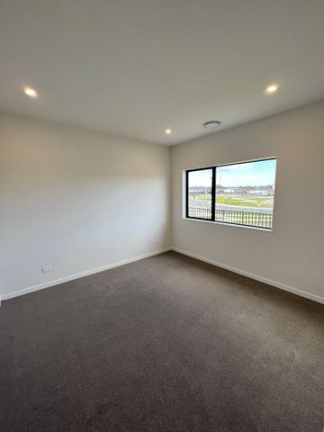 Modern family home - Photo 4