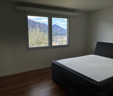 Esclusiva Villa con vista lago posteggi e vari confort. - Foto 6