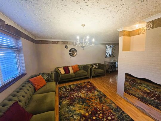 4 bedroom property to rent - Photo 1