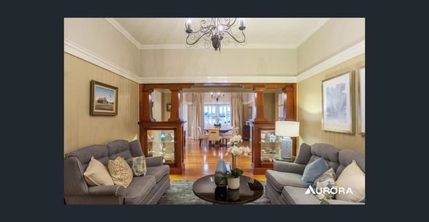 Hawthorne Riverfront Luxury — Dual-Living Family Residence with Breathtaking Views and Pool - Photo 1