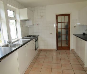 3 bed House - To Let - Photo 2
