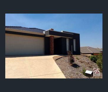 SPACIOUS FAMILY HOME! - Photo 5