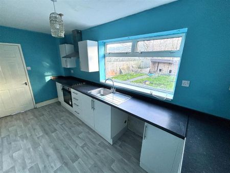 2 bedroom semi-detached house to rent - Photo 5