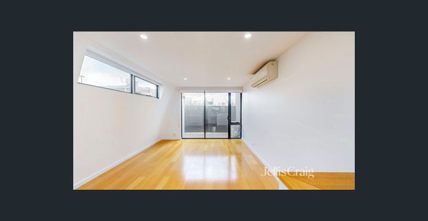 Stylish, Light-Filled Richmond Home in Prime Location - Photo 1