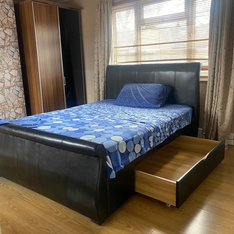 1 bedroom in a flat share to rent - Photo 1