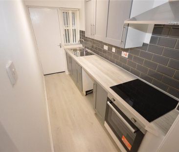 2 bedroom terraced house to rent - Photo 4