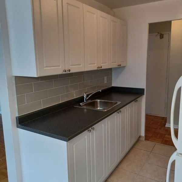 Parkway Manor - Photo 1