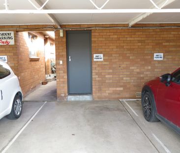 ONE BEDROOM UNIT WITH REVERSE CYCLE SPLIT SYSTEM! - Photo 3