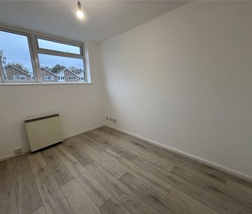 Willow Way, Farnham, Surrey, GU9 - Photo 6