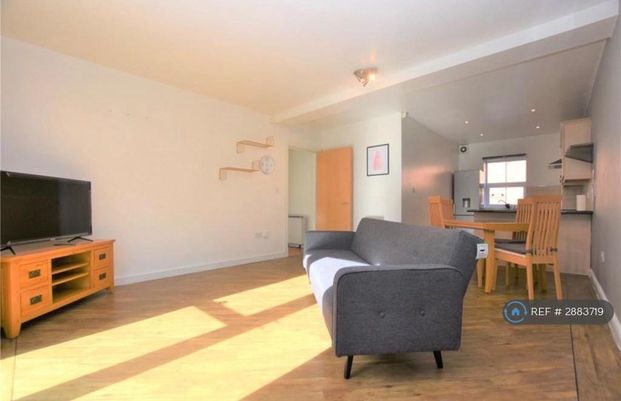 2 bedroom flat to rent - Photo 1