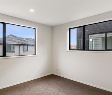 Townhouse in a convenient location! - Photo 2