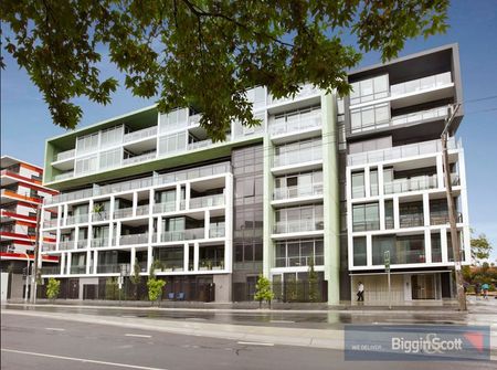INNER CITY DESIGNER LIVING AT ITS BEST! - Photo 3