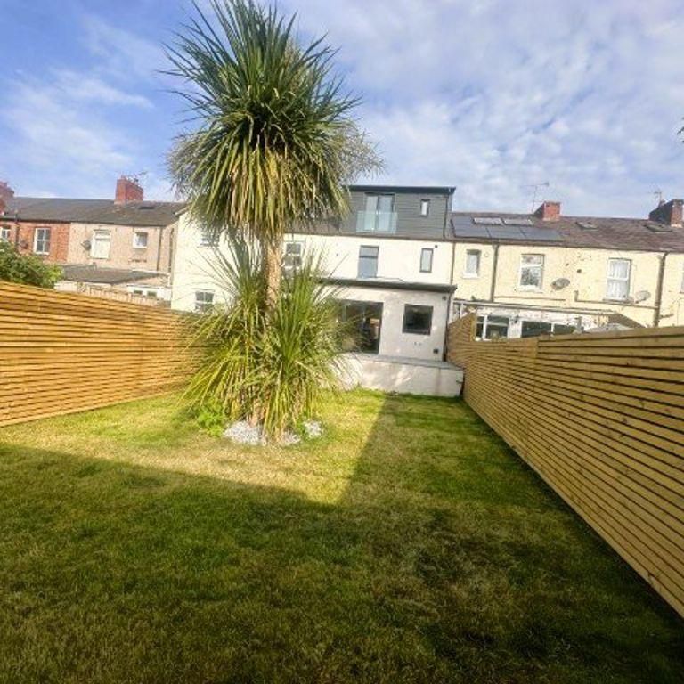 4 bedroom terraced house to rent - Photo 1