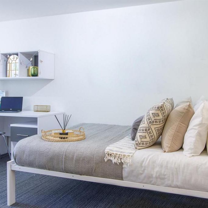 1 bedroom in a flat share to rent - Photo 1