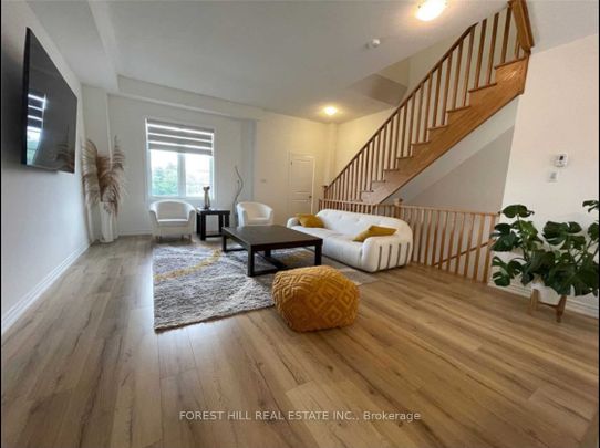 For Lease - 10 John Greene Lane, Richmond Hill, Ontario - Photo 1