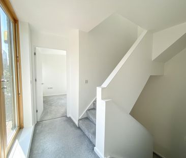 4 bedroom detached house to rent - Photo 2