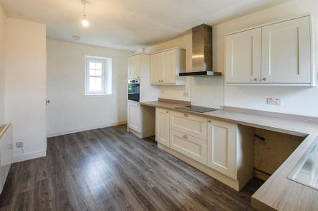 3 bedroom apartment to rent - Photo 5