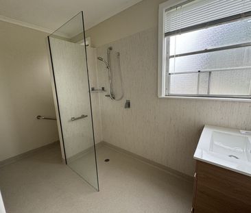 Charming three-bedroom home available for lease. - Photo 6