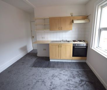 To Let 1 Bed Flat - Photo 3