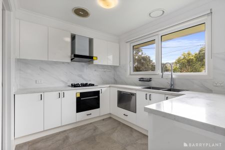 Renovated Two-Bedroom Living in a Prime Ringwood Location (Water Usage Included) - Photo 5