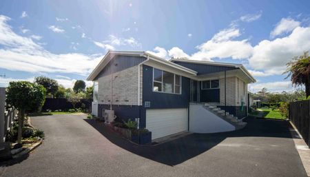 Beautifully Presented Home in Chartwell - Photo 5