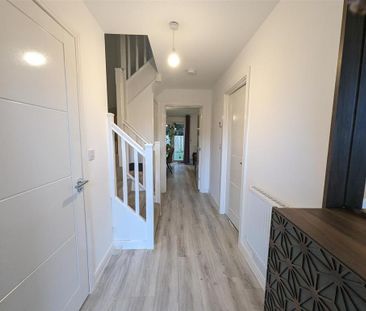 4 bedroom detached house to rent - Photo 4