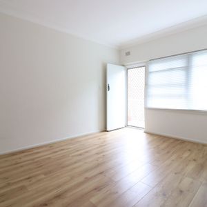 Cozy and Convenient Two Bedroom Unit - Photo 2