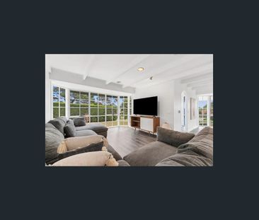 Newly renovated with view - Photo 3