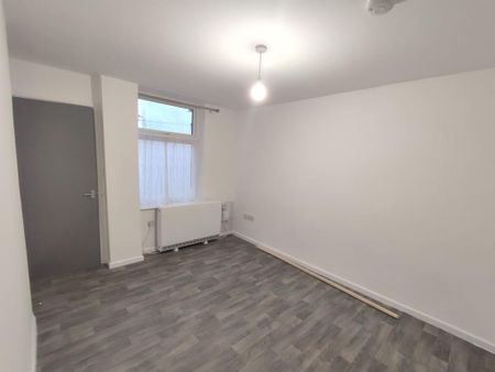 3 bedroom apartment to rent - Photo 3