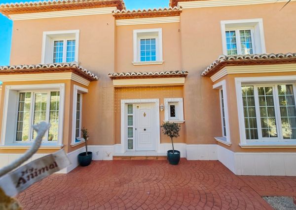 FOR RENT: SPACIOUS AND ELEGANT VILLA IN MORAIRA with 4 bedrooms for LONG TERM