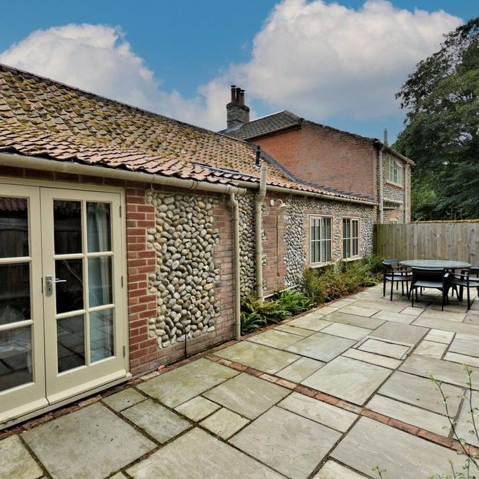 2 bedroom semi-detached bungalow to rent - Photo 1