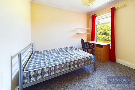 4 bedroom House To Let - Photo 2