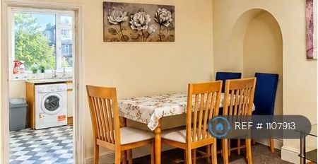 3 bedroom terraced house to rent - Photo 3