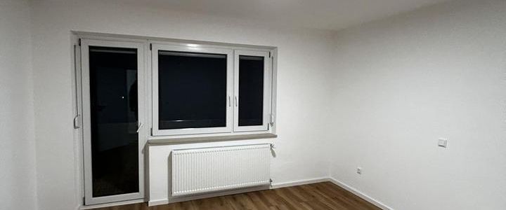 Moderne 75 m²-Wohnung mit Einbauküche, Balkon, Keller & Parkplatz - Foto 1