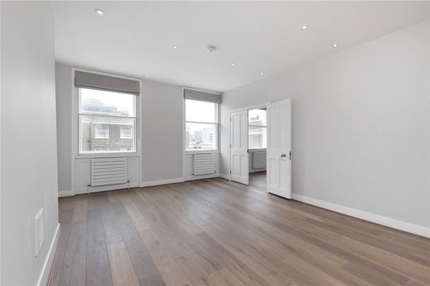 A spacious three double bedroom flat set over two floors with high spec finish, wood flooring and contemporary kitchen and bathrooms. - Photo 1