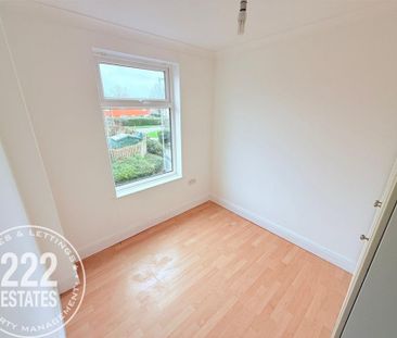 Sheffield Close - Warrington - WA5 - Photo 2