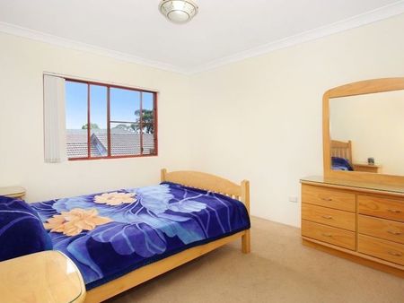 3 BEDROOM, 2 BATHROOM LARGE UNIT - Photo 4
