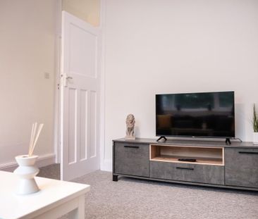 3 bedroom flat to rent - Photo 2