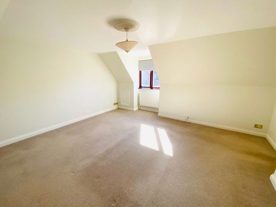 Flat 18, Boxgrove House *, Priors Acre - Photo 1
