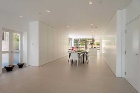 6 bedroom detached house to rent - Photo 3