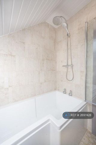 4 bedroom terraced house to rent - Photo 4