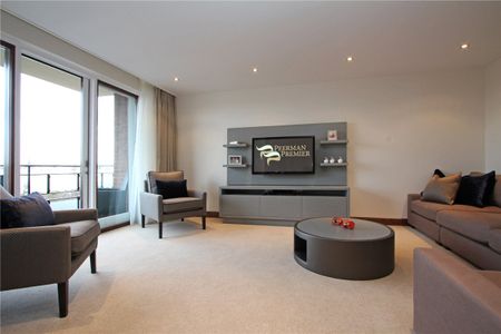 A smart spacious two bedroom flat on the 8th floor of this well run portered residential building situated moments from Hyde Park. EPC rating: C - Photo 2