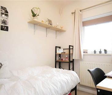 Raymond Crescent, Guildford, Surrey, GU2 7SU - Photo 4