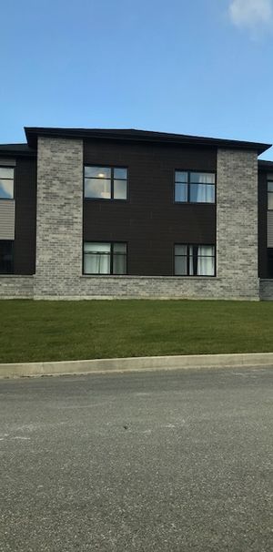 1er JUILLET 5 1/2 Quadruplex Sherbrooke - Photo 1