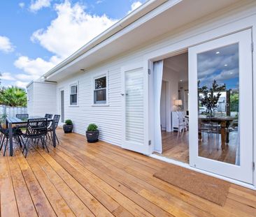 Immaculate Renovated Cottage - Photo 6